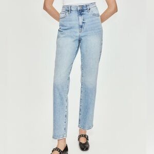 H&M Light Denim Blue Ultra High Rise Mom Jeans - Size 6